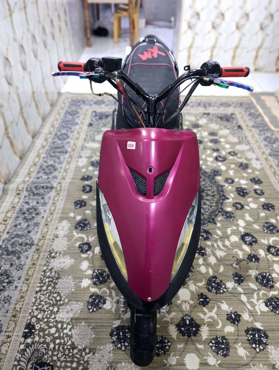 درجه للبيع
بوشه 55 نضافه 100/100
درجه معايزه شي نكره سلف كفرات كامله سعر 550 وبيها مجال رقمي ***********
