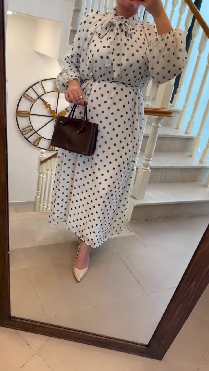 New collection 🔥🔥🔥🔥
فستان شيفون مبطن بالكامل🔥🔥
طول١٣٠سم 
فري سايز يلبس قياس٣٨ لقياس٥٠
سعر٤٥ الف


**إذا كنت صاحب هذا الإعلان وتريد حذفه لأي سبب، رجاءا أرسل رسالة إلى الدعم الفني**