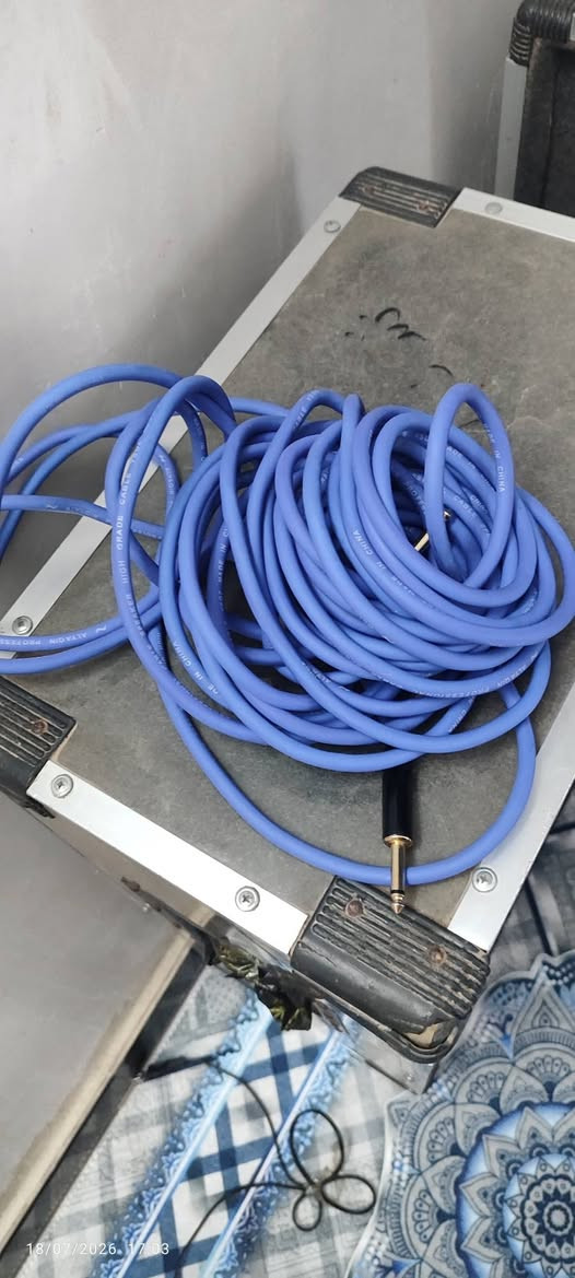 للبيع نظيف
جهاز جاسكو ابو 200
ابو الخطين 
داخلي وخارجي يربط بي
سماعات دبل عدد 2 
لاقطة عدد 1
وايرات طول 12 متر عدد 2 اصلي 
تجي تفحص وتشوف 
للتوصل الاتصال على الرقم ***********
العنوان بغداد مدينة الصدر
