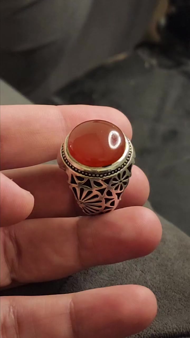 العقيق الاحمر اليمني الطبيعي 💯💯
صياغة يدوي ثقيل توقيع ( عباس ع)
قياس الخاتم ٢٥ 
السعر ١٢٠ الف 
التوصيل مجاني لجميع محافظات العراق


**إذا كنت صاحب هذا الإعلان وتريد حذفه لأي سبب، رجاءا أرسل رسالة إلى الدعم الفني**