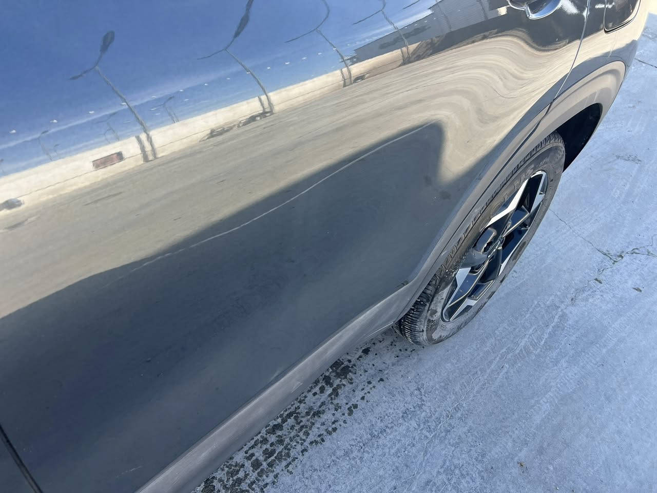 السلام عليكم
سيلتوز 2024 وارد امريكي EX
فول مواصفات للاخير 
سياره جديدة ماشية ٣٨ الف كيلو 
بيه فقط باب خلفي مبدل نفس لون وجاملغ بارد خفيف وبيها شخطين خفيفات وطعجه صغيره كلش اثر النقل مبينات 
محرك 2000 دوش
مواصفاتها
تشغيل عن بعد
إطفاء ذاتي
كشن كهرباء
رادارات ٣٦٠ درجة
تحذير امامي ومانع تصادم 
٤ كشنات تدفئة
تشغيل عن بعد 
فور ويل
نزول منحدرات
فتحة سقف
تحذير الخروج من المسار 
تحديد مسار 
سيارة مفولة للأخير 
المكان بغداد قرب مرور التاجيات
رقم بغداد بأسمي 
سعرها ١٨٥$ وبيها مجال
***********
