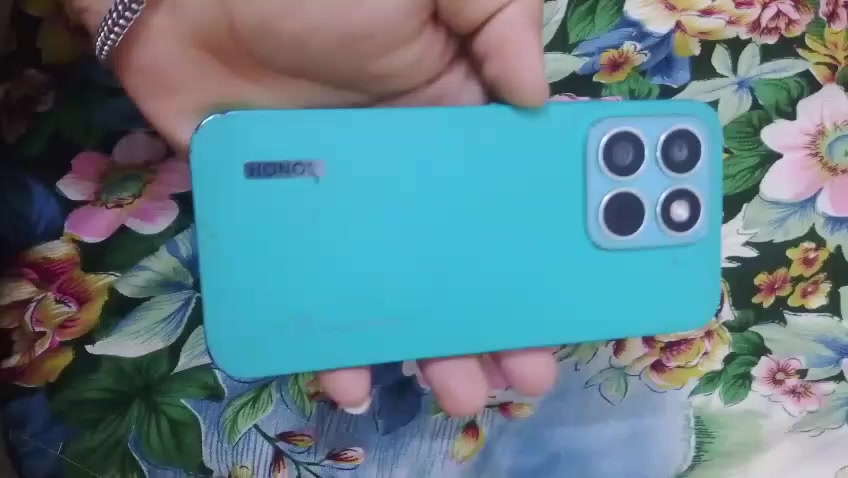 السلام عليكم للبيع هونر اكس 8 سي ذاكره 256 عشوائيه 12 + 12 الجهاز حلو نظيفي ما داخل صيانه ابد بي فقط الخط اللي بالشاشه السعر 125 وبي مجال جد جدا جدا جدا ا بسيط مكان بغداد العبيدي 
رقم اتصال***********
