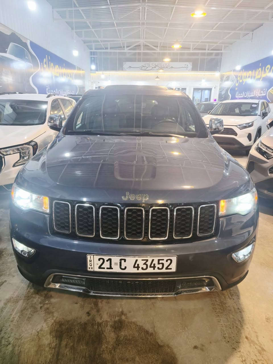 JEEP GRAND CHEROKY LIMTED PLUS  4*4  2021
السعر  280  $
اللون ازرق داكن
|المحرك :  . V6.  3.6L . 
العداد :  الف 56 الف ميل فقط
السياره مرقمه سليمانيه 
المواصفات
كشنات جلد
سقف بانوراما 
السياره دفع رباعي
كشنات هيتر وتبريد
رادار امامي مع مانع تصادم . 
* تحذير الخروج عن المسار . 
* تحذير النقطة عمياء ⚠ .
* نظام تحذير عند التقاطعات.     
* شاشه كبيره لمس كبير
* كاميرا خلفية. 
* المصابيح الأمامية زنون .
* دخول ذكي. 
* تشغيل عن بعد .
* الصندوق الخلفيي كهربائي .
* مقاعد السائق كهربائي .
* حساسات خلفية . 
* مكيف خلفي . 
* مانع تصادم خلفي .
* بلوتوث تلفون . 
* محدد سرعة . 
* نظام التشغيل والاطفاء الاوتوماتيكي 
* ايرباكاتها سليمه 100%
الشواصي والدواخل  مكفوله من الحادث
صبغ جاملغ سايق فقط 
العنوان كركوك
للاستفسار ***********
