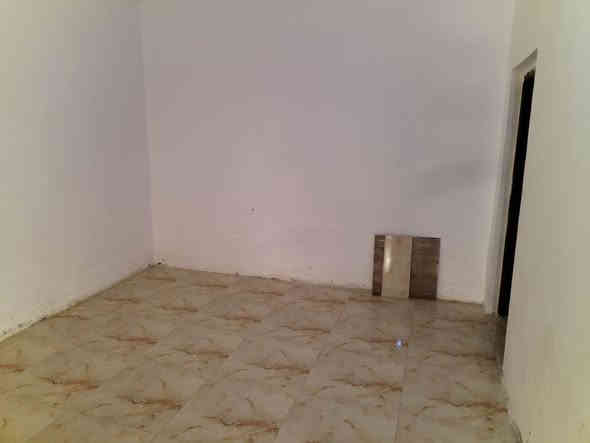 بيت للبيع ام الكرفس  قريب عن الشارع الرئيسي المساحه 150م السعر 165مليون للستفسار الاتصال عل الرقم ***********
