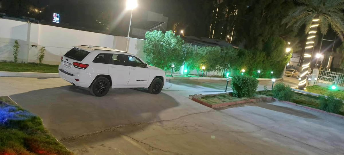 السلام عليكم للبيع او مراوس حسب القناعه جيب موديل 2018 بلاك توب فلول مواصفات جنطه كهرباء توقف ذاتي ضررها جامرلغ امامي وباب بدون داخل رادار كأمره امامي خلفي حساسات فتحه سقف جاهزه مابيها كل نقص ماشيه 90 رقم سليمانية باسمي هزه سنويه جديده السعر 228 العنوان بعقوبة هاتف 📞 *********** بغداد, العراق
