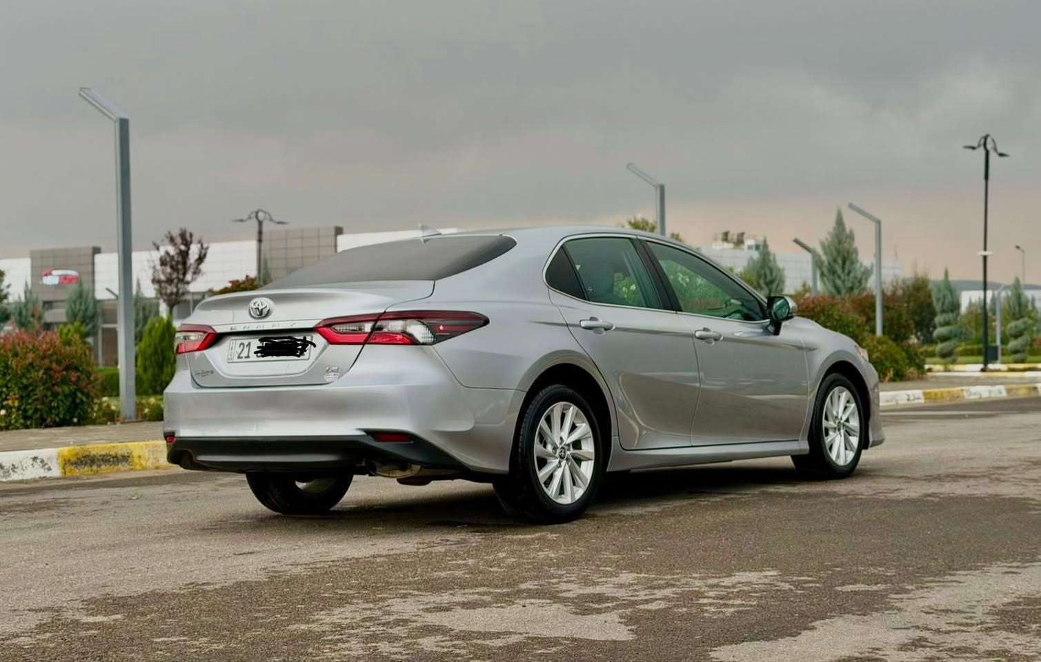 السلام عليكم ورحمة الله وبركاته تيوتا كامري 2023 السياره LE رقم سليمانيه  السعر.$180  جاهزه مابيهه اي نقص محرك 2500 ماشية 23 ألف رقم غير متواجد على الفيس لطفأ.                       ***********.   رقم الشاصي.  41C11BK4P088693
