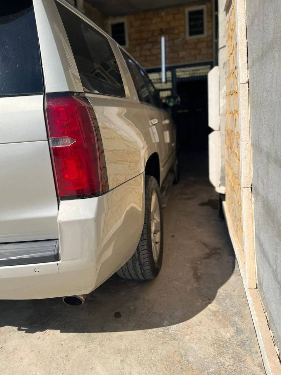 السلام عليكم ورحمة الله عندي تاهو موديل 15للبيع أو مراوس بيه بنيد وجاملغ وباب وبيه صبغ قطعتين أثر شخوط إني صبغتهن وموجود السونار كفاله عامه من الشواصي بل منشور مواصفاتLT المعروفه الرقم بغداد الجديد السعر 290وبيه مجال المكان بغداد الشعب أو زيونه رقم الهاتف ***********ورقم الثاني بي وتساب   ***********
