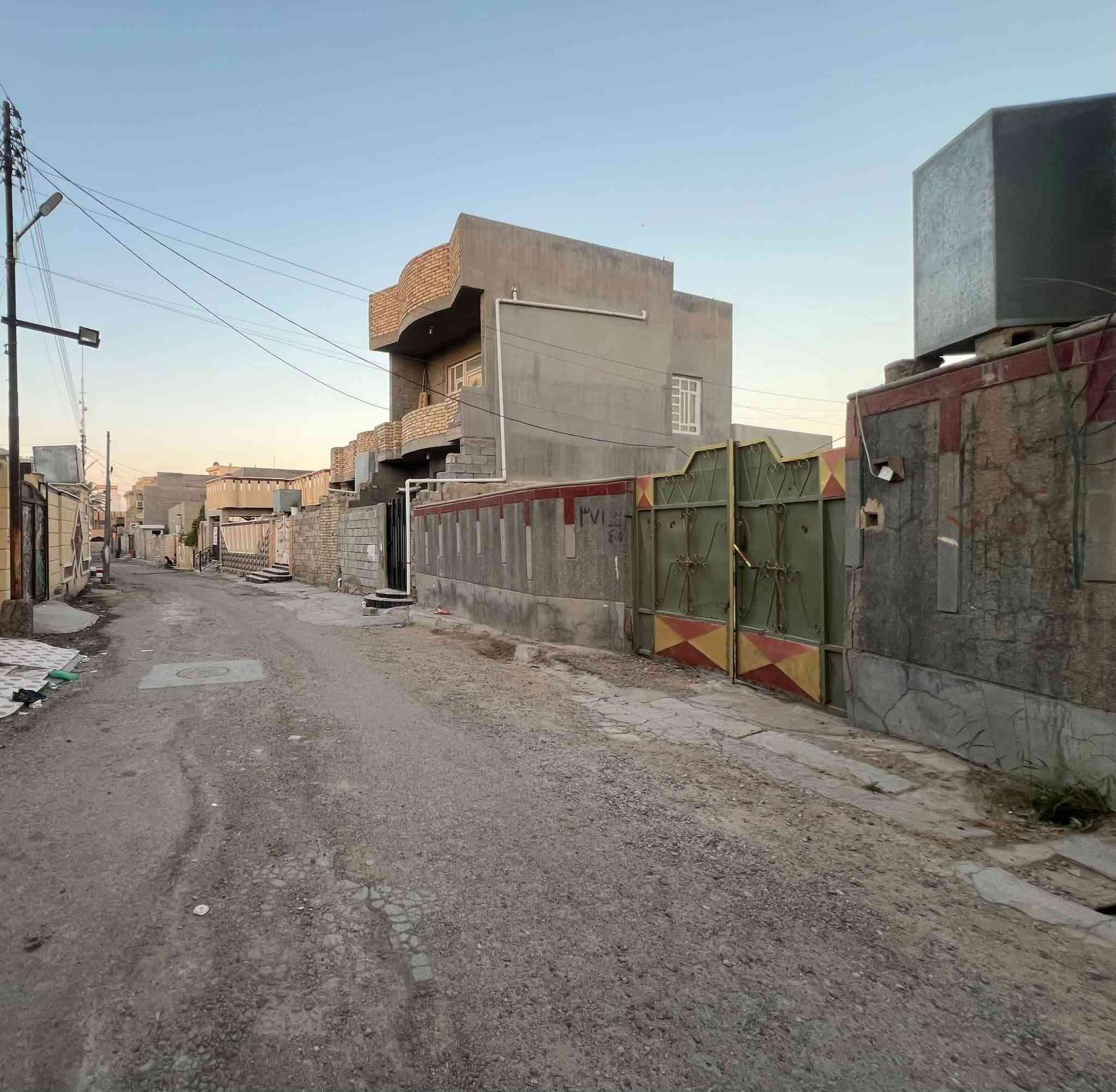 🏠 السلام عليكم بيت (قطعه) للبيع بناء قديم على شارعين .

📍حي المعلمين 
موقعه خلف مستشفى الرشيد قرب جامع البشير 
وقريب من المربع المدارس 

المساحه ٥١٨م

الاستفسار الاتصال ع الرقم ***********
