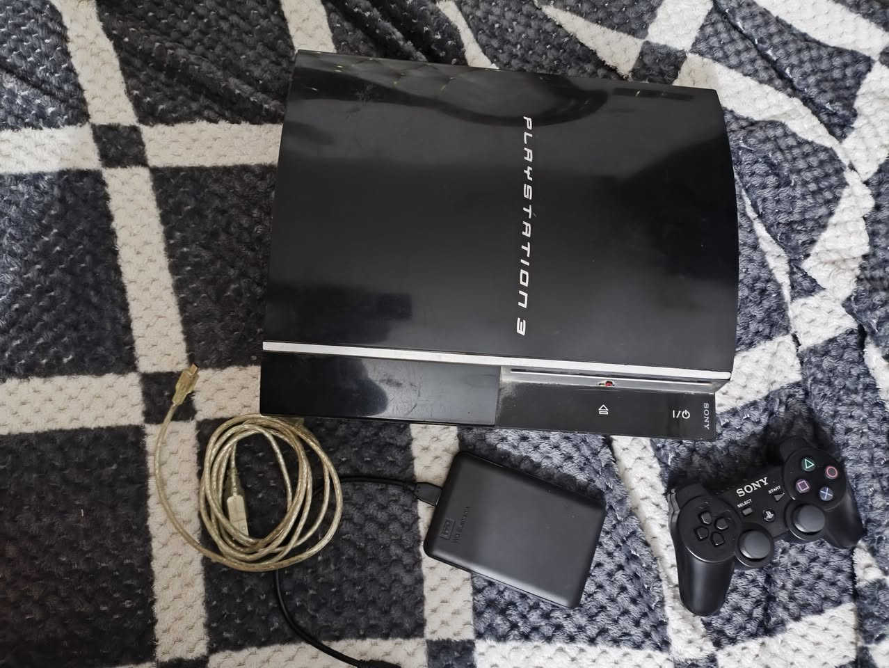 بلي 3 فات كامل ملحقات
جوستك وحده 
كيبل شحن 
هارد يحتوي على 59 لعبه
كيبل HD
سعر 100 وبي مجال


**إذا كنت صاحب هذا الإعلان وتريد حذفه لأي سبب، رجاءا أرسل رسالة إلى الدعم الفني**