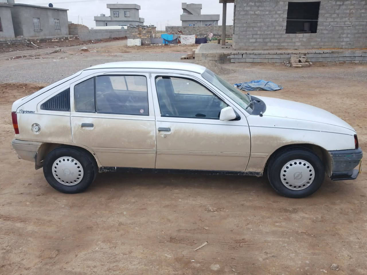 السلام عليكم
كاديت للبيع موديل 1988

رقم نينوئ دولي سنويه لل 2030 

كابون بانزين بيها 

محرك بدايت صرف

كير شرط 

تايرات طخم جديد 

السعر 26 وبيها مجال 

الشراي الاتصال ع ‏‪***********‬‏
