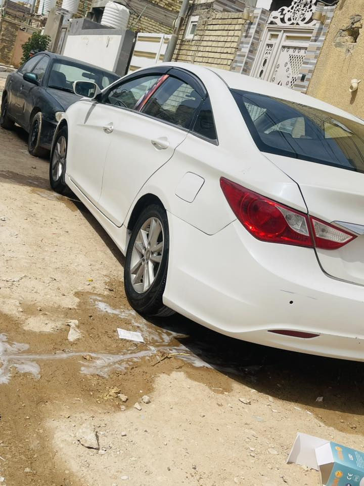 سلام عليكم سياره البيع سوناتا مديل ١٢سياره حلوه وكبل الشارع سياره كير مكينه حداديه تبريد كله جديد سياره بيه جاملغ المامي وباب السايق فقط خليجي  رقمه اربيل تريد تحويل تريد وكاله المكان نجف السعر ٨٨وبيه مجال الشراي الرقم الاول تصال ولثاني وتساب ***********/***********
