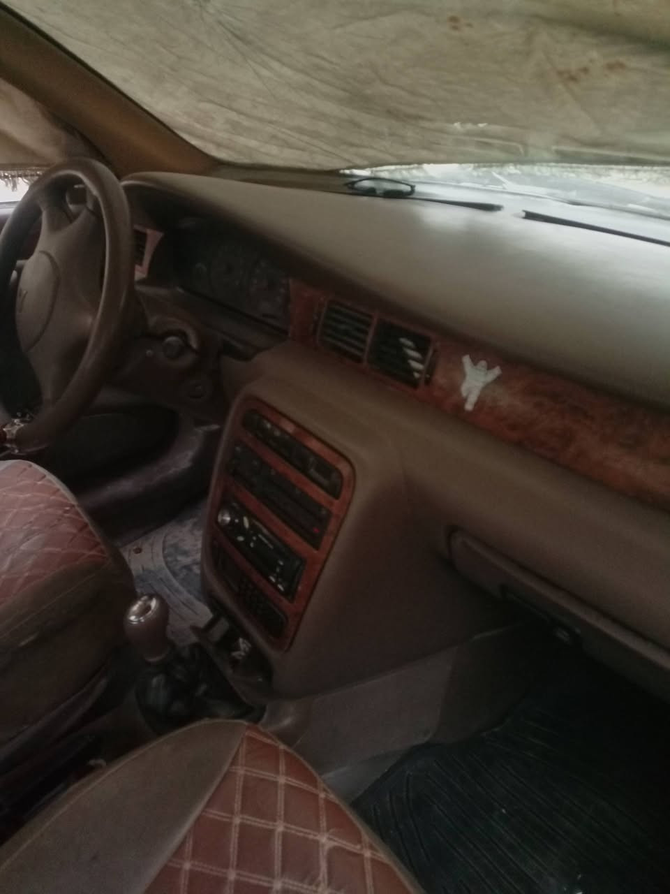 السلام عليكم سمند للبيع موديل 9 
سياره بيه خيط بخار داخله حلو بيه شويه خياسات تبريد شغال بس فان ميشتغل سنويه نافذه الكهربائيات شغاله يرادله ترتيب السعر 20وبيه مجال الاتصال ع رقم ‏‪***********‬‏
