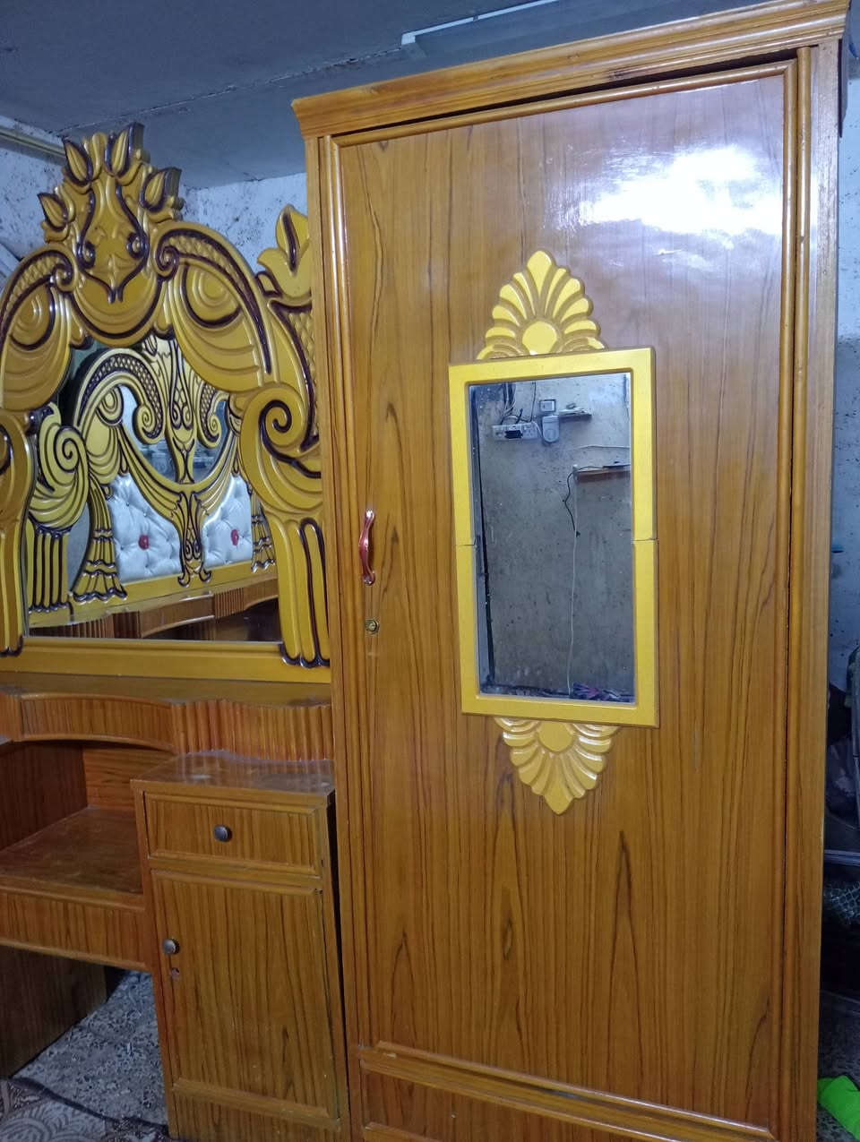 السلام عليكم غرفه اخشاب نقص كنتور للبيع مكان بغداد هذا رقمي يتوفر واتساب ***********
