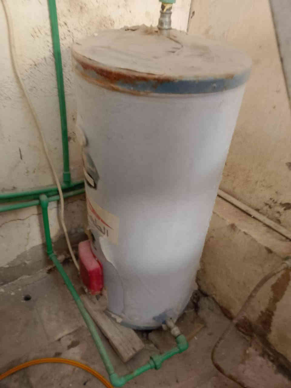 تانكي وكيزر مابيهن اي ضرار للبيع السعر 100وبيهن مجال قليل ستفسار ع رقم *********** ومغسله للبيع قيم وخذ
