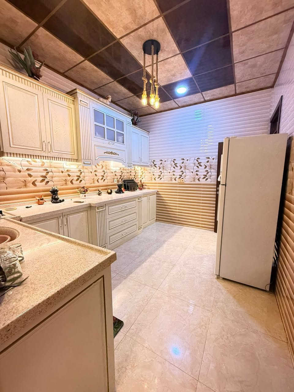 الدار البيع 
الجانب الايمن مشيرفه الثانيه ع سادين شارع 30الاول
مساحه 140
السعر 135
رقم تلفون ***********
***********
