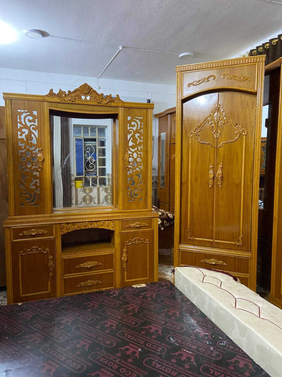 السلام عليكم يوجد غرفه نوم ملكي السعر مليون50وبيه مجال الاستفسار ع رقم ***********ع واتساب
