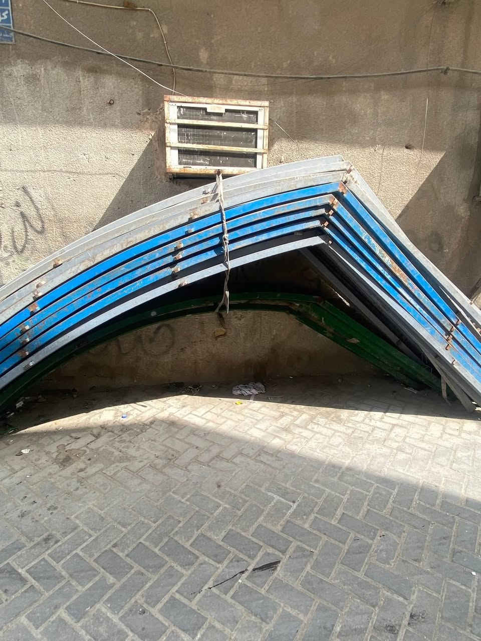 السلام عليكم نص جادر للبيع قطعه وحده طراحيه 3 امتار نضافت القماش 80% العنوان بغداد مدينه الصدر مكلف بل نشر ***********

