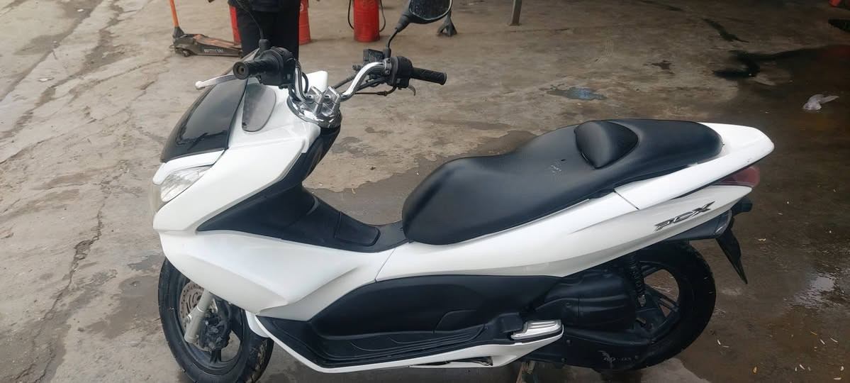 بي سي اكس جيل اول ياباني JF
حجم المحرك 125 cc
مكينه كلجات خير من الله 
دراجه بلاديه
حساس زدحام 
ستان حساس 
نكره بكل وقت كهربئيات كلها شغاله
السعر 1400مليون و٤٠٠ وبيها مجال 
مكاني بغداد حي النصر 
‎0773 144 6940
