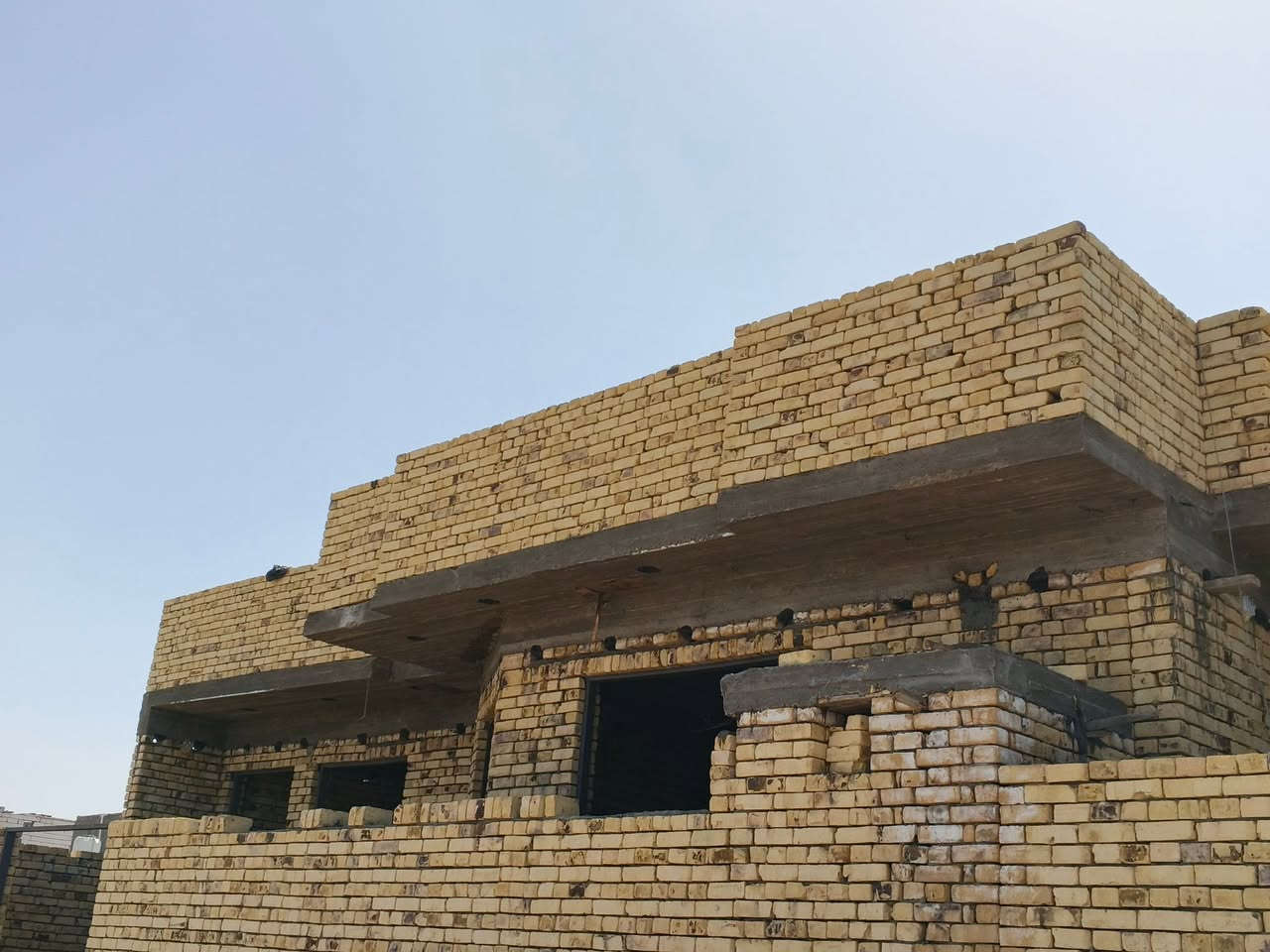 خلف بناء متفرغ حاليا 
شغل درجة اولى 
***********
