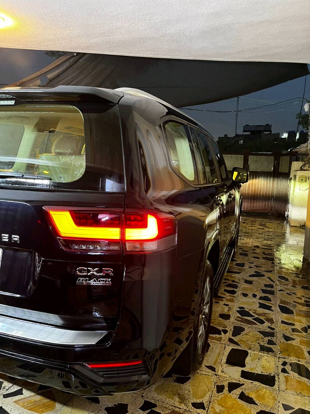 السلام عليكم 
لاندكروز 24 بلاك ادشن ساس اصل ماشية 15 الف مكفوله وبعدها بالضمان 
السعر 74 الف دولار