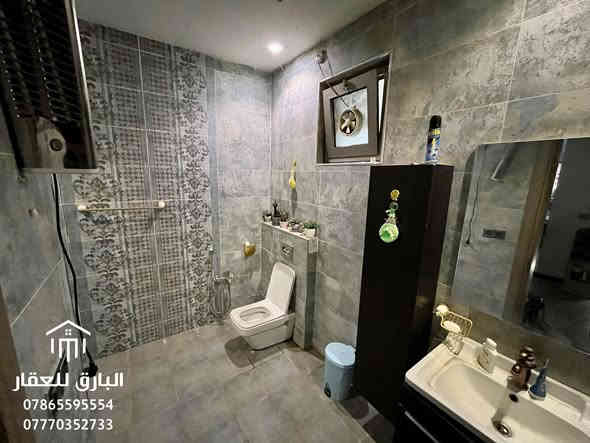 🔱 دار مؤثث للإيجار في منطقة الجادرية 🔱

الموقع📍 : الجادرية - قرب فندق كورال

⭕ المساحة : 150 م
                                 
⭕ المحتويات : مكون من 3 طوابق

🏡 التقسيم الداخلي : 
🔺 الطابق الأول : صالة - غرفة نوم - مطبخ - دورة مياه
🔺 الطابق الثاني : غرف نوم عدد 2 - دورة مياه
🔺 الطابق الثالث : غرفة نوم - بيتونة - سطح

🛑 يصلح ( للعوائل - الشركات الرسمية )

⭕ طريقة الدفع : سنوياً
                            
⭕ سعر الإيجار : عند الإتصال او حضورياً 📞

⭕ للإستفسار : ( الواتساب متاح ) 📱
***********
*********** 

⚠️” تحذير : هذا العرض قد يختفي قبل أن تقرر !“

🟢 نستقبل عروض البيع ، الشراء ، الإستبدال ، إدارة الأملاك ، و الإيجارات بأنواعها ( سكني ، تجاري ، خدمي ) 🟢

عنوان المكتب📍: بغداد - الكرادة داخل - قرب مطعم الصبايا - فرع مدرسة لبنان ( موقعنا مثبّت على Waze , Google maps ) 

#البارق_للعقار
