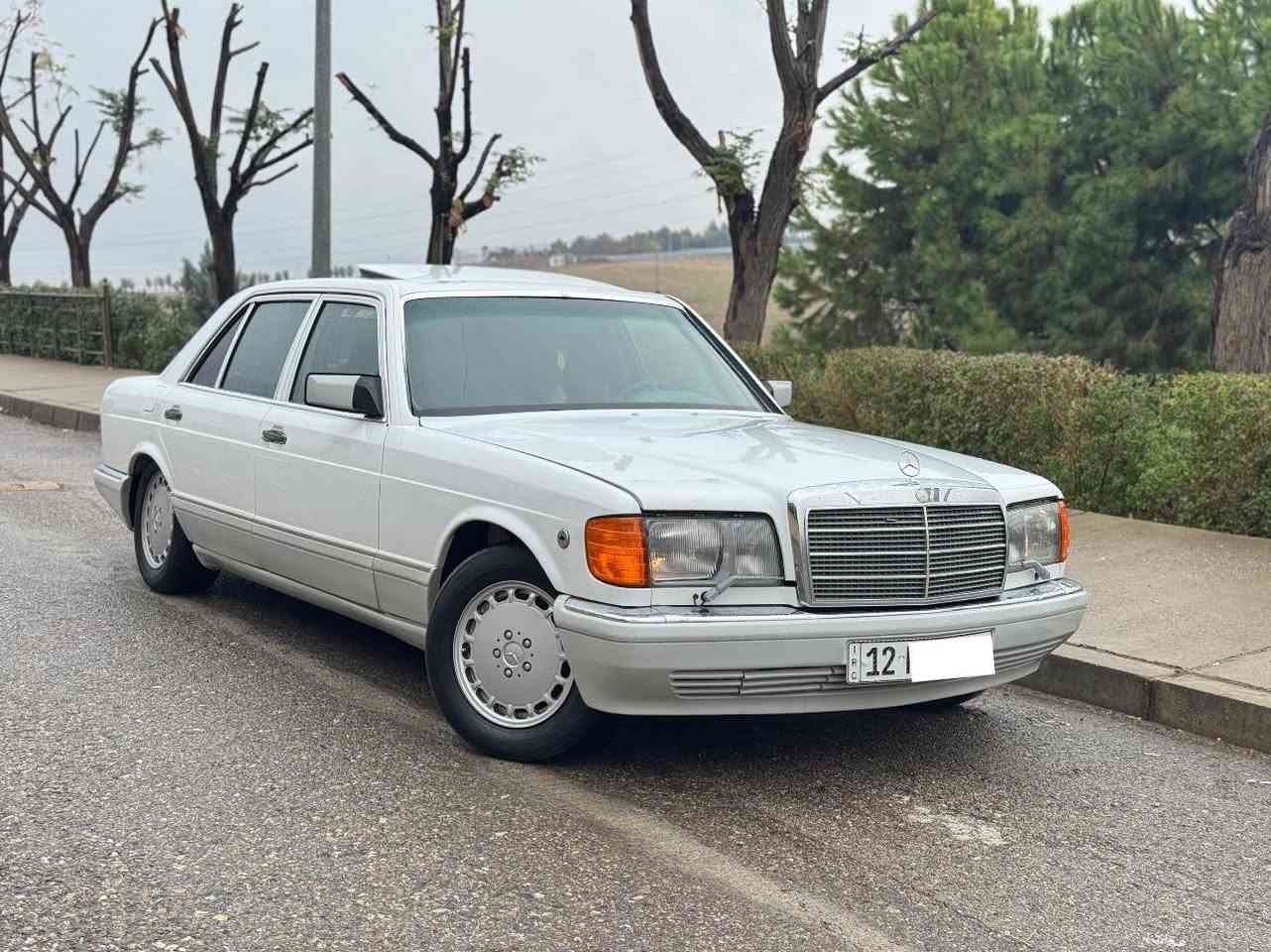 مارسيدس 1989 SEL باب طويل رئاسي 
رقم سنوية هزة جديد نينوى
محرك الاصلي عليها 6 عنكبوت 
السيارة وضع شركه كلها داخل وخارج سيارة 
بشرط من الشركه لحد الان كلشي يشتغل بيها 
الغرفه الداخليه بلادي كلش جديدة 
بيع فقط بدون مراوس 
***********
***********
