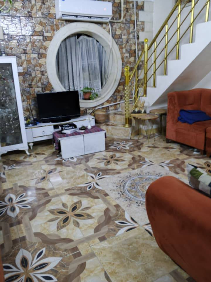 دار للبيع حي الصديق الثانية 
مساحة 100 م واجهه 5
طابق واحد 
استقبال هول غرفة نوم مطبخ صحيات 
اتجاة شروق 
شارع صبه بعرض 10 متر 
قرب من اسواق عمر الفحام 
شرط تحويل
السعر 115 مليون قابل للتفاوض 
لانتعامل برفع سعر العقار نجمع البائع مع المشتري 
الاستفسار اكثر يرجوا مراسله الصفحه او الاتصال على الارقام التالية 
***********
***********
((او مراجعة المكتب المدينة  الكائن في سكر قرب من جامع الرحمه))
