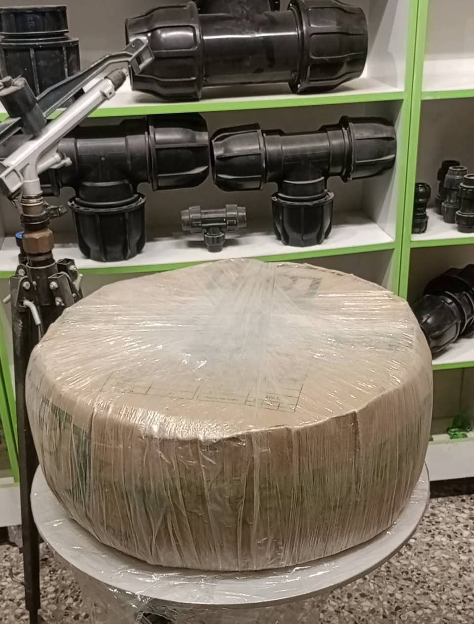 تتوفر لدينا كل أنواع الصوندات الشريطية والفلات لنقل الماء باقل تكلفة .. وبجودة جدا عالية ..  و اسعار مناسبة 
#تي_تيب #الشريطية ... 
-- الفتحة #الجانبية بطول 1000 متر ومسافة 10 سم
-- الفتحة #الوسطية #فلتر بطول 2000 متر ومسافة 10 سم
#صوندات #الفلات #الكتان 
 -- طول 100متر الاحجام المتوفر 2 ~ 3 ~ 4 ~ 5 انج
#صوندات #الضبابية #المطرية 
-- طول 100 متر قياس 2 انج فقط تثقيب ليزري .

  📦تتوفر خدمة توصيل بالتعاون مع Modon Express - مدن اكسبريس بسعر 3 الف لللفة الواحدة .

🏭 ولدينا معمل لانتاج صوندات وانابيب البولي اثيلين بكافة القياسات بضغط 10 بار و 5 سنوات ضمان وخاضع للفحوصات المختبرية ..
- مستورد وموزع جملة و وكيل مصانع تركية وايرانية لكافة مستلزمات منظومات الري والمبيدات والاسمدة .
نعتذر عن ذكر الاسعار لعدم استقرار اسعار الصرف
علق بنوع و الحجم المطلوب ليتم الاجابة عليك باسرع وقت

تسرنا رؤيتكم .. في زراعات - zraat 
📍بغداد - دولي اليوسيفية - *علوة العراق* _ بعد تقاطع مجسرات ناحية الرشيد عويريج 600 م *يسارا* باتجاه الانبار .
📍الانبار - القائم - جريجيب .


**إذا كنت صاحب هذا الإعلان وتريد حذفه لأي سبب، رجاءا أرسل رسالة إلى الدعم الفني**