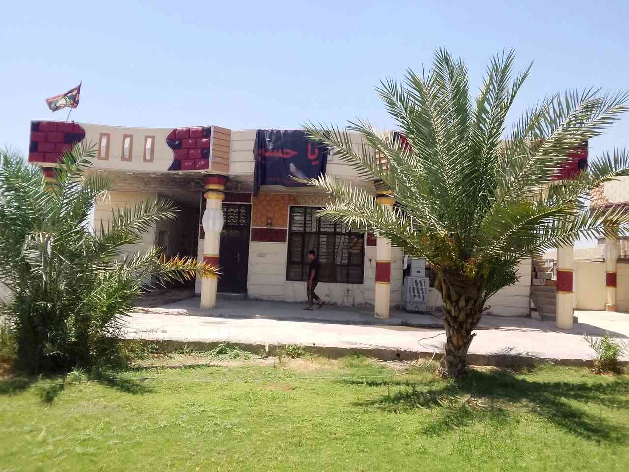 السلام عليكم يوجد بيتين ومضيف على مساحت نص دونم طابو سند 25 في تقاطع النهروان قرب مجمع النفطي 
متوفر سحب ذهبي ماء 2خط 
كهرباء موفره جميع الخدمات ‏‪
الاستفسار على الرقم ‏‪***********‬‏
