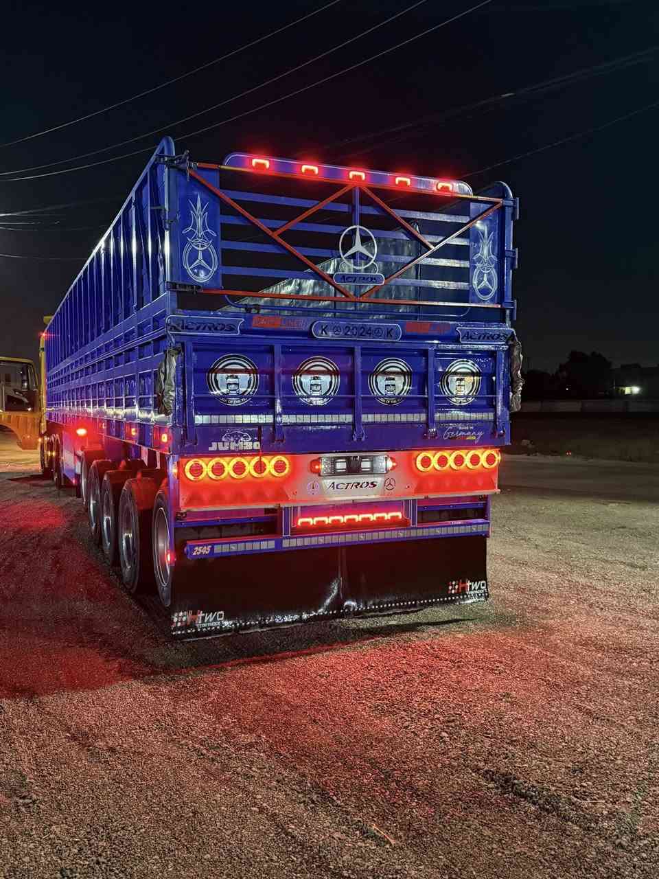 السلام عليكم عربانه للبيع 

فصخ وربط سليمانيه مربوطه 5  محاور 

حداديه خالد الجنابي  شاصي 16 طول العربانه 13/60 
كفاله عامه مامشتغله العربانه 
عنوان بغداد ابوغريب 

 📞.    ***********
