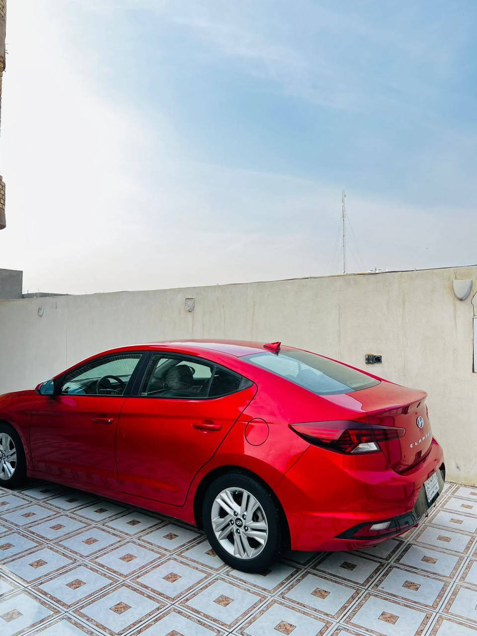 سلام عليكم
النترا موديل 2020 

كير AT   محرك 2000 دوش 

وارد امريكي حادثها بس بنيد 
شاشه كبيره 
تحديد مسار 
رادار 

السعر 140 وبيها مجال 

مكان السياره كربلاء طويريج 
واتساب ***********
