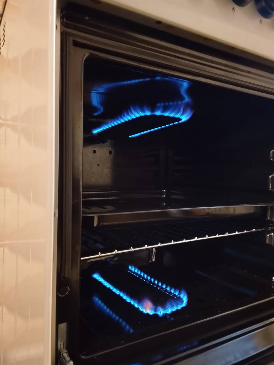 السلام عليكم طباخ تركي  مستخدم سبوع فقط بي ضمان سنة 4 مشاعل
وبي فرن وقنينة غاز عراقية ويا


**إذا كنت صاحب هذا الإعلان وتريد حذفه لأي سبب، رجاءا أرسل رسالة إلى الدعم الفني**