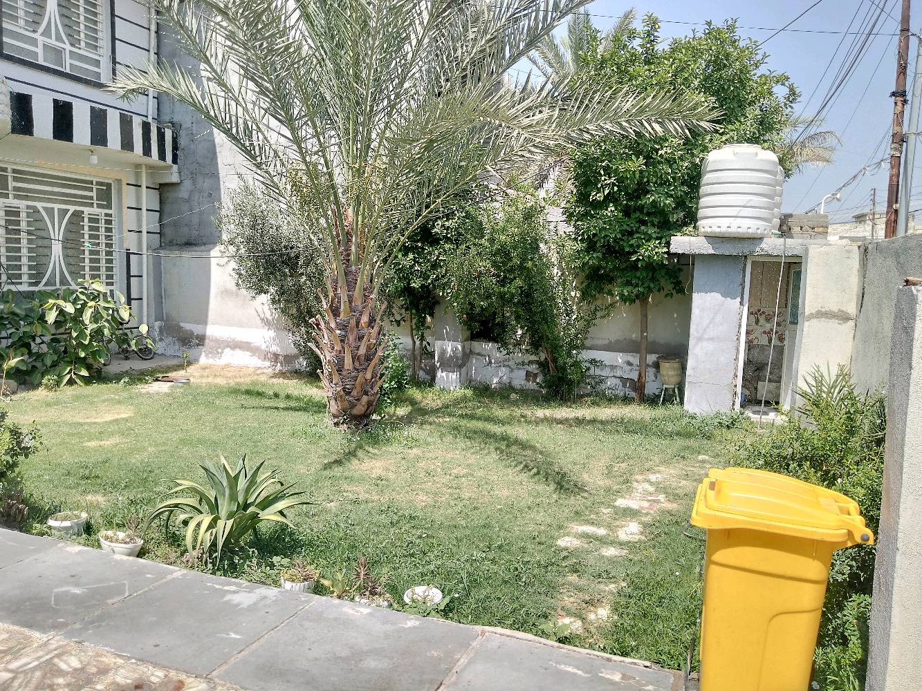 بيت بالمحموديه حي الشهداء 288 متر قاط ونص طابو ملك صرف بناء بلوك 4غرف نوم 2صالات مطبخ وحمامات 2 واستقبال للاستفسار على الرقم او الواتساب ***********.    حي كامل خدمات ماء مجاري كهرباء وتبليط
