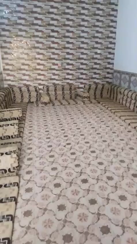 بيت للبيع بحي العباس قريب عل سايدين مقابيل مدرسه عباد الرحمان مساحته 125 شرك 
***********
