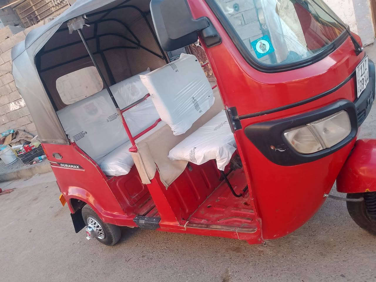 السلام عليكم تكتك موديل عشرين للبيع رقم بغداد نكليزي هزة جديدة مكينه كشر مكفولات من عده شبر بيها صبق  السعر 5300 وبيها مجال ***********
