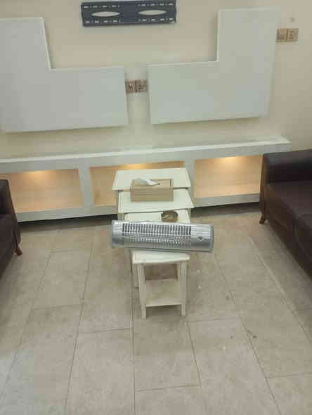 السلام عليكم 
مكتب كامل للبيع يحتوي على 
مكاتب ثنين 
رفوف جبيره 
تخم قنفات + طبلاته 
كراسي ٣ 
سبلت انفكتر يشتغل ع سحب وع وطنيه 
فاترينه مكتبيه 
 السعر خاص للاستفسار ***********
