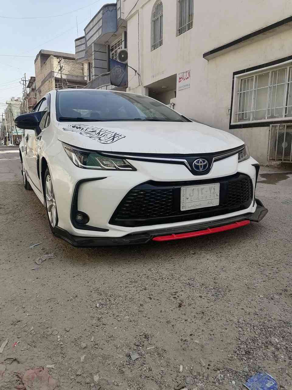 السلام عليكم ورحمة الله وبركاته كورلا هايبرد تجميع الصين خليجي شكل الساز
هايبرد بانزين موديل ٢٠٢٣ اللون ابيض السيارة مكفولة من الصبغ والضربة عدا بارد مكانين زغار بالذيل مال جاملغ أمامي مال سايق بحافة الباب بصفة بالصندوك يم علامة هايبرد بيهة ثلاث أصابع تقريبا السيارة ماشية ٥٧ الف وعلامة زركة ومكينة 1800cc  كير ثلاث وضعيات قيادة تبريد قطعتين ثلج  داخل احمر بلاد  شاشة كار بلي وكامرا دوارة فول اجدي ويل كب بلادي فتحة سقف بانوراما طكتين رادار وتحديد مسار وقيادة ذاتية تزحلق وتحكم ستيرن جهتين فول فول عليهة كت اسود لماع من الدعامية للدعامية كامل بصمات ثنين كتلوكات مال شركة فرشات مال شركة بالنايلون مكان السيارة بغداد الأمين الثانية قرب جامع المحسن حيدر *********** أو ***********  السعر ١٣٤ وبيهة مجال حق الجية
