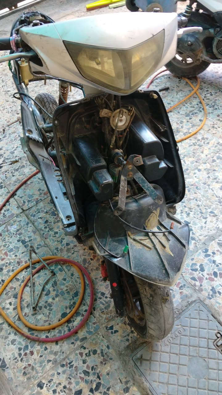 دراجه ماكس 140 للبيع درجه شغاله بس اني ابيع كوم حديد كلشي شغال بيها من كهربايات من كلشي بس ارجع وكرر كوم حديد 100 وبيها مجال مكاني بغداد شعب الرقم ***********
