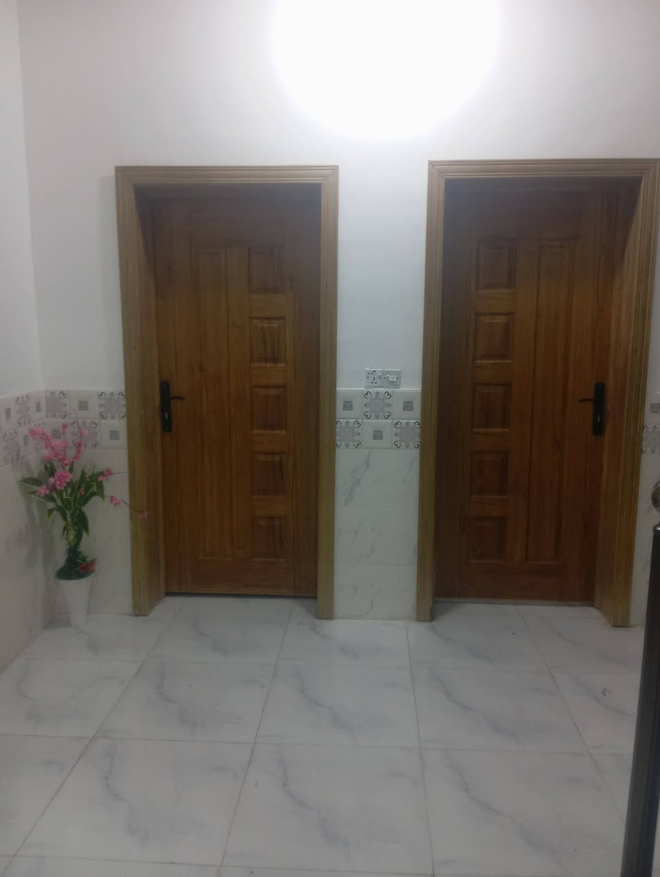 بيت للبيع طابو صرف 
مجمع بوابه المثنئ
مساحه 200متر
بيت مرتب ونضيف 
خدمات كافه تبليط 
تدفع 38 والباقي عليك القصاد
لمصرف العقاري 
وتداور البيت بسمك
اتصال ***********
