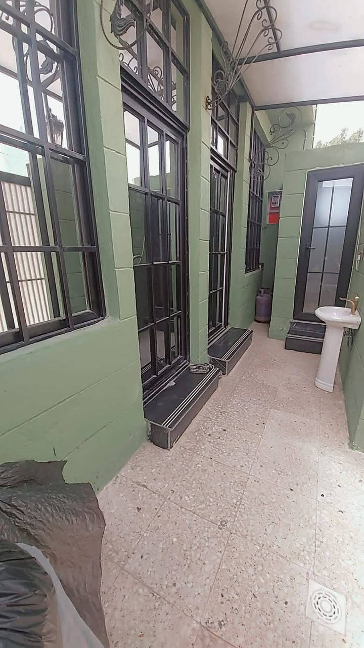 السلام عليكم
بيت للبيع بناء حديث درجه اولى يحتوي صاله واستقبال وغرفه نوم جوه مطبخ حار وبارد وفوك غرفه وصاله النزال سته وربع في ١٦ قريب عل الولايه السعر عل الخاص العنوان كربلاء الجاير قرب اسواق الكفيل وهذا رقمي *********** اتصل وبيك خير وتدلل
