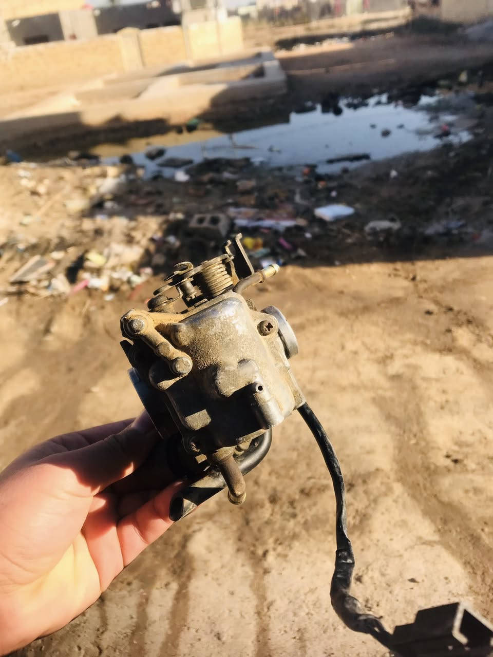 سلام عليكم كابريتر ماكس120شغاله للبيع 30الف مكاني دوانيه قضاء الشاميه ***********
