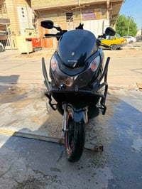 Pcx 125cc مكينه 125 نظافة موضح بالصوره شخوط قليله بالبولش تروح الدراجه...