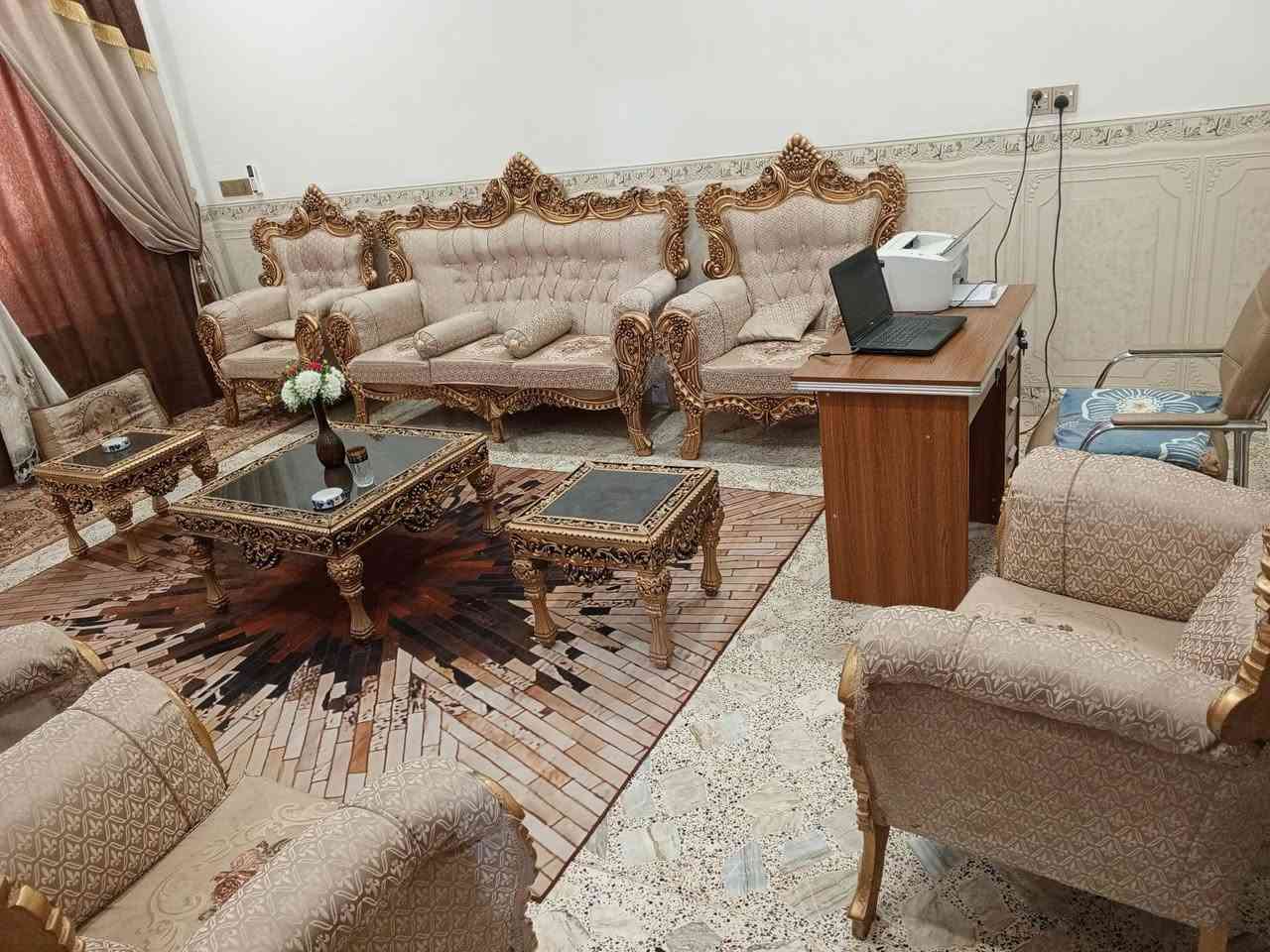 تخم ملكي ١٠ مقاعد مع ثلاث طبلات وكوشات كاملة نضيف جداً للبيع للتواصل اتصال على رقم الهاتف***********
