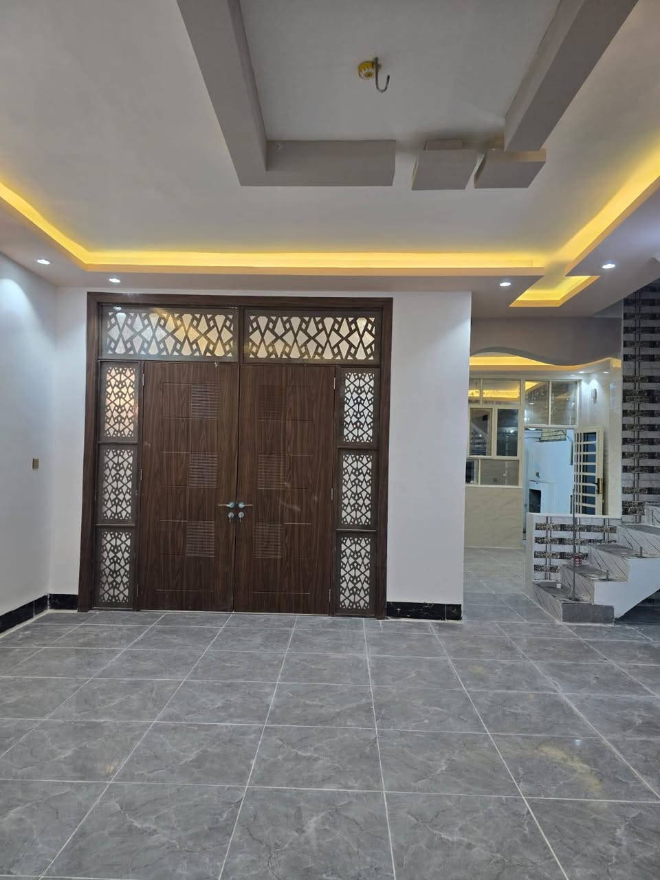 دار للبيع 🏡
شغل نضام تركي كلش مرتب👌🏻

150 متر  #سند_25

بسعر 60 مليون #قابل_للتفاوض

غرفتين/صاله/مطبخ/صحيات 2/استقبال

كراج كبير/مكشوفه 

ماء/كهرباء/سوق/مدارس/تبليط #عرض_15

ملاحضه االخدمات متوفره كامله عرض الشارع 20 متر 

الموقع 🏡 نجف/شارع الصب عمود 314

للتواصل

***********
