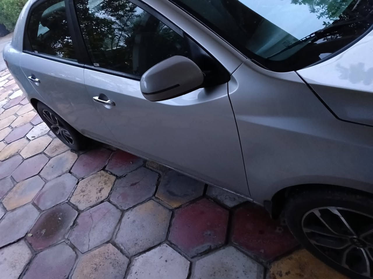 سيراتو 2012 فول عدا البصمه  محرك 1600 سنويه ب اسمي وكاله تريد تحويل  بيها قطعتين صبغ بدون دواخل السعر 95عنواني بغداد اليوسفيه تلفون ***********////***********
