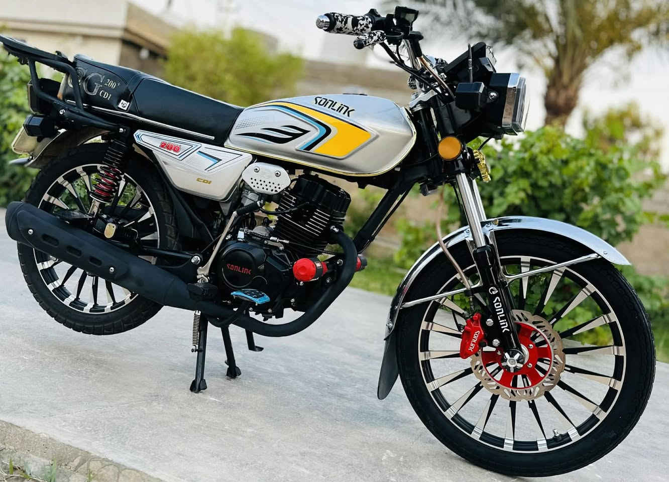 السلام عليكم
سولنك موديل 25  زنجيل 
نضافه فول مري موجوده بصمات سويجات 
سعره950
يرهم مراوس وبيع 
تواصل خاص وع رقم 
***********
