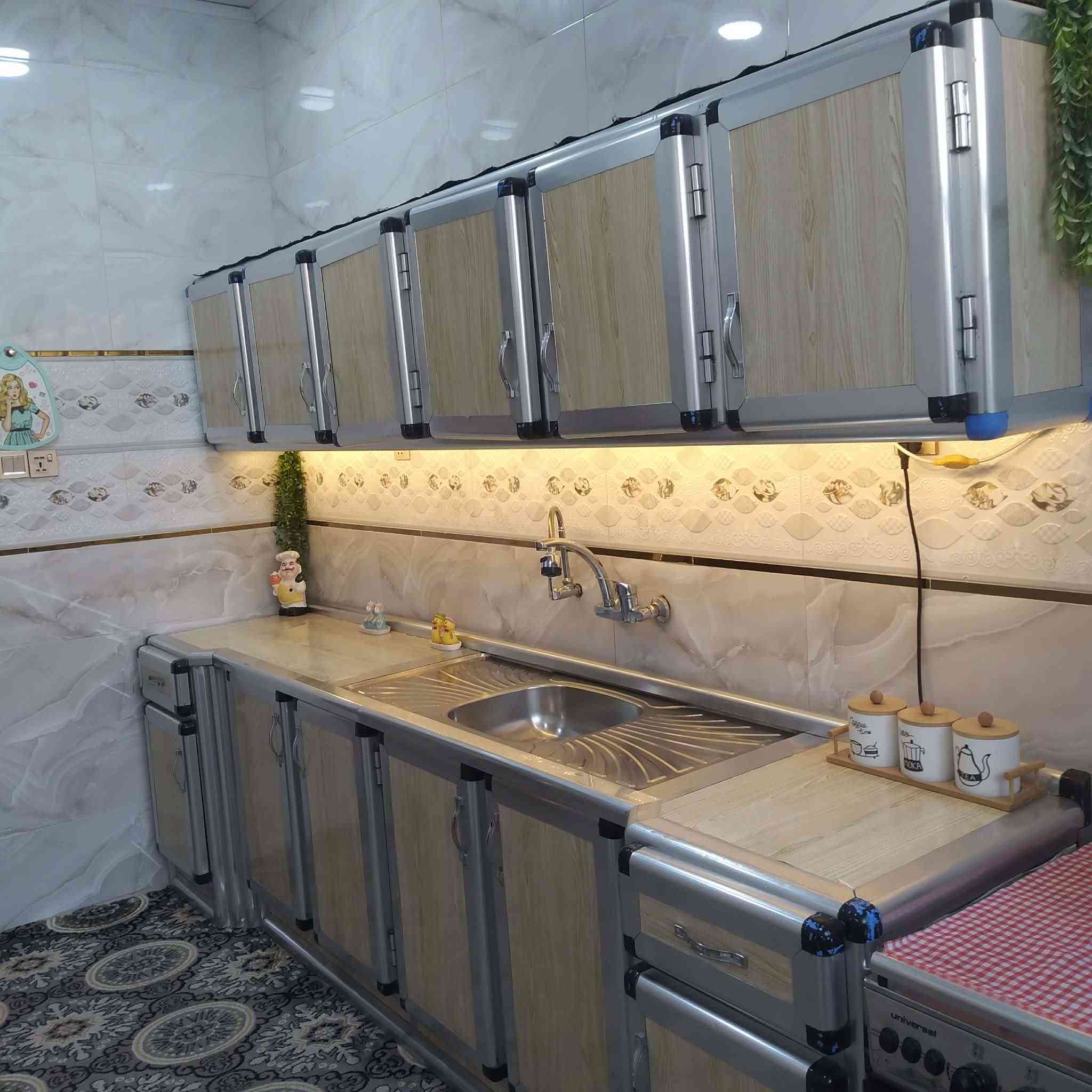 كاونتر الالمنيوم 3 امتار 6ابواب مكاني النجف حي ميسان *********** السعر 280
