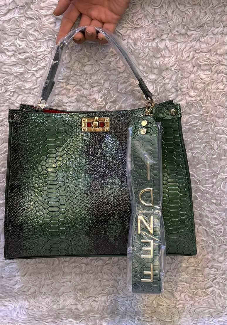 سلاو 😍👋 مرحبا 👋🧡 ANA SHOES 

جبنالكم حقايب نسايً ماركة  FENDI ماستر 5الوان موجود
العنوان كركوك قادسيه الثانيه بدايه سايدين ابو
 خطاب  توصيل جميع محافظات
الاتصال على هذا الرق***********
