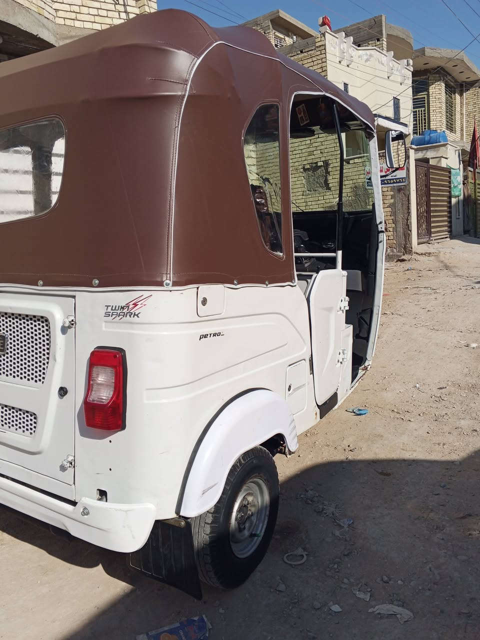 سلام عليكم تكتك للبيع مديل 22شهر11 تكتك كلشي بيهى شغال تكتك حلوه ونضيفى التكتك كفالة عامه فقط بيهى ضربى بل صفحه صجينه مثل ماواضحه بل صوره التكتك بيهى مسجل وبيهى طاط التكتك بس تبلد الخشم مال سلف وبوربينات اماميه فقط السعر 9و800 وبيه مجال حك الجيه*********** اي استفسار واتساب مكاني مدينه الحبيبيه
