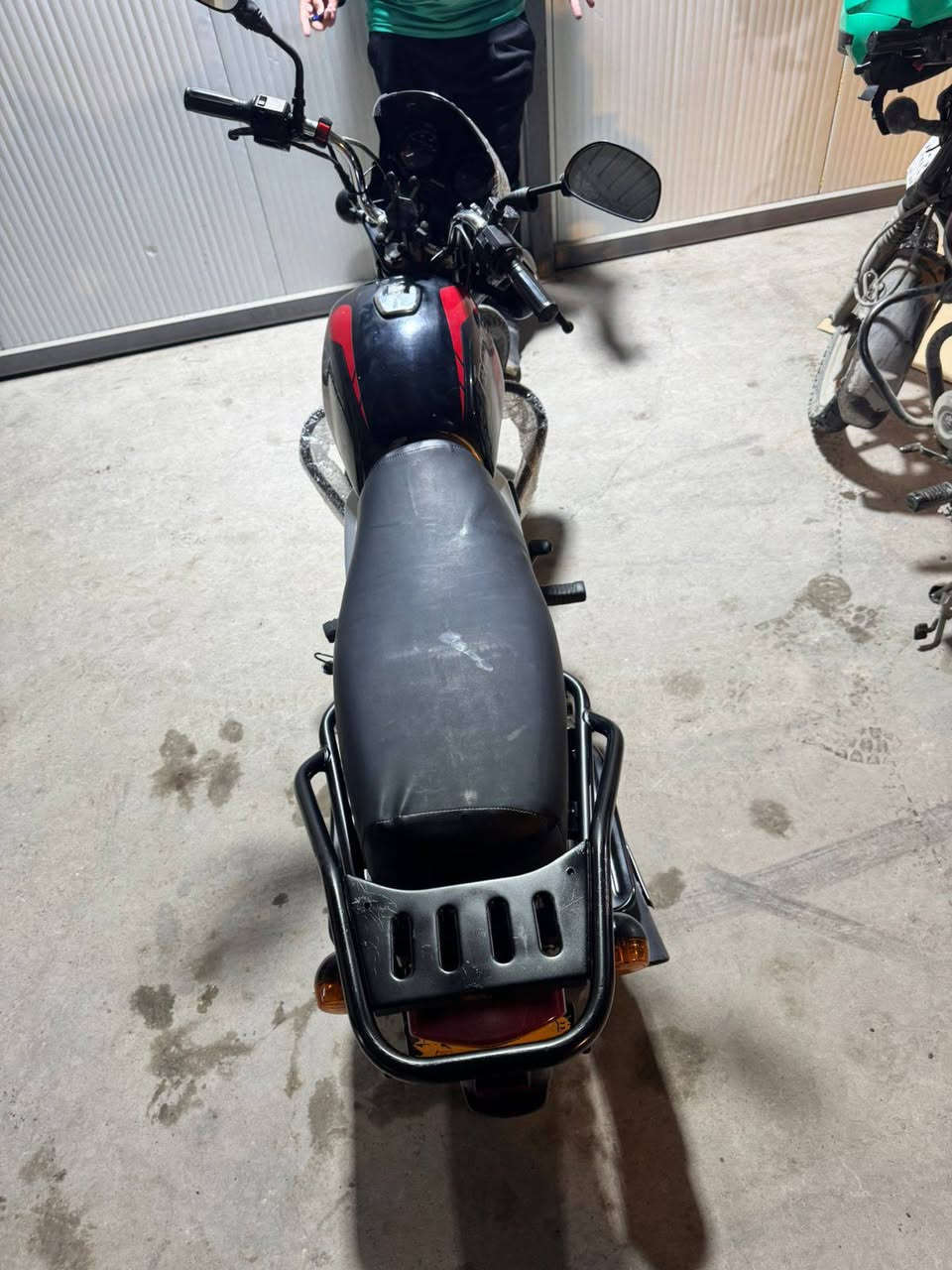 سلام عليكم 
دراجه بوكسر للبيع مرقم 2023
رقم وسنويه كامله مكمله باقي بس استلام الوحات باجر استلمهن التحويل ثاني يوم 
 الدراجه كفالة عامه السعر2200وبيها مجال 
بكاني بغداد المنصور 
الرقم ***********بي واتساب 
رحمة الوالديكم الموشراي ليعلق والميعجبه السعر اعبرالمنشور لتعبني
